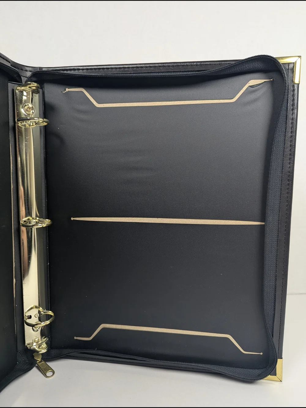 VTG Hazel Leather 3 Ring Zip Portfolio Binder 8”x10.5